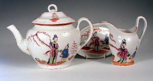 Chamberlains Worcester teapot, stand and milk jug